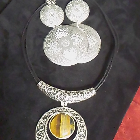 Tiger-Eye Necklace - Picture 3 of 3